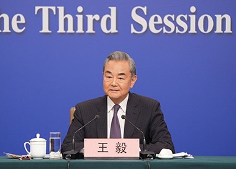 談判桌下開火！美軍二度突襲伊朗引爆怒火　王毅挺伊朗：支持捍衛主權