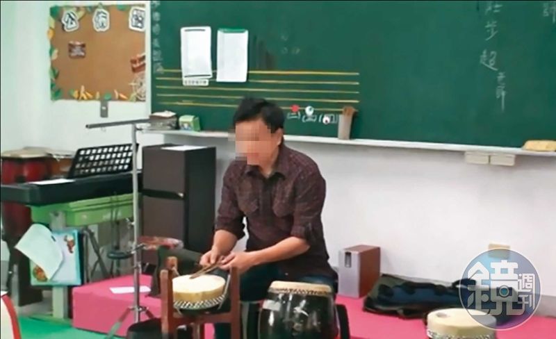 集體作弊師把風1／學生做小抄是基本功　老師三招幫作弊才令人瞠目結舌's OG Image