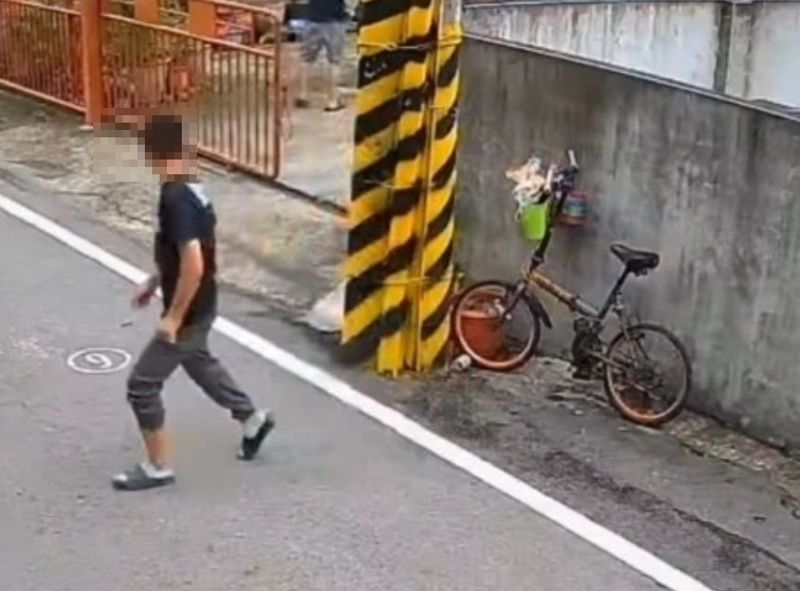 平頭男拿安全帽「忘情尻尻」留體液！監視畫面全拍下　虎尾警巡邏成功攔截抓人's OG Image