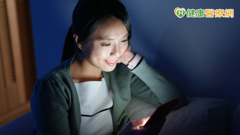 短影音看不停！當心「短片視覺症候群」上身　醫籲謹守「20-20-20」護眼法則's story cover image