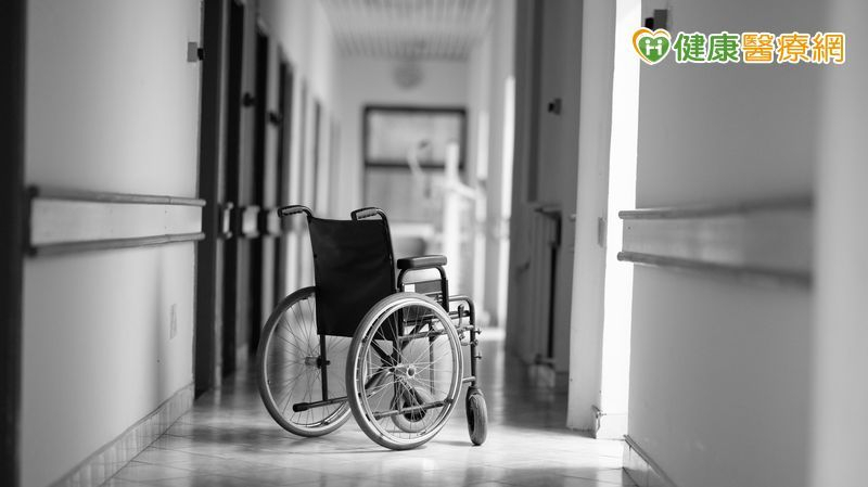 長照壓力鍋1／長者、家屬、外籍看護緊繃情緒堆疊　高齡照護現場困境待解's story cover image