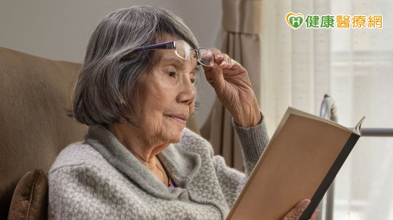 七旬婦看東西霧霧的竟是「長瘤」！醫警告：視力模糊藏疾病警訊's story cover image