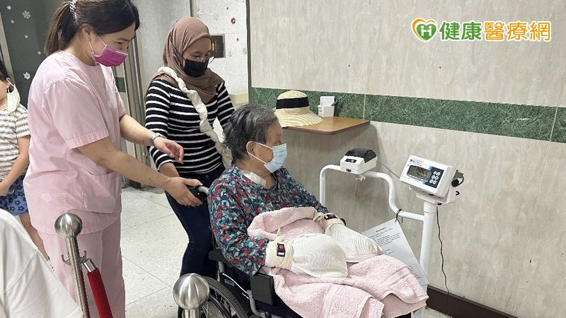 越洋陪診：當父母獨自回診　海外子女聽不到的「醫囑真相」's story cover image