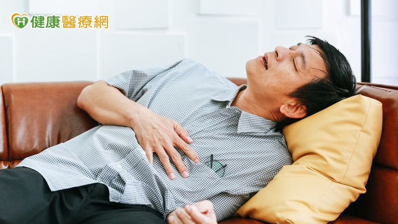 發燒、腹痛當感冒差點送命！醫揭「膽管炎警訊」　黃疸出現已危險's story cover image