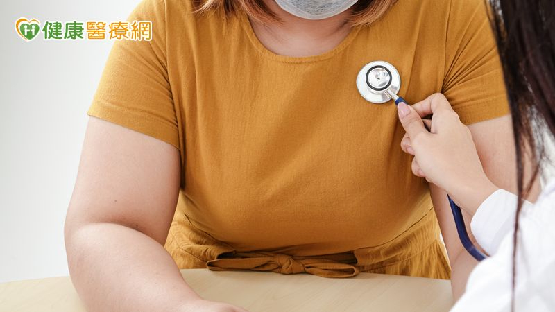 追蹤驚見胸腔腫瘤！63歲婦嚇壞以為癌復發　醫靠「1技術」揪真相's story cover image