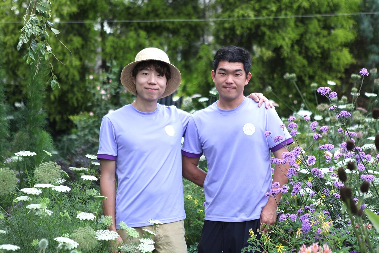 花美男二人組，立志當國際育種家，長壽花「夜后」桃紅寶石，矮牽牛成薰衣草之夢's story cover image