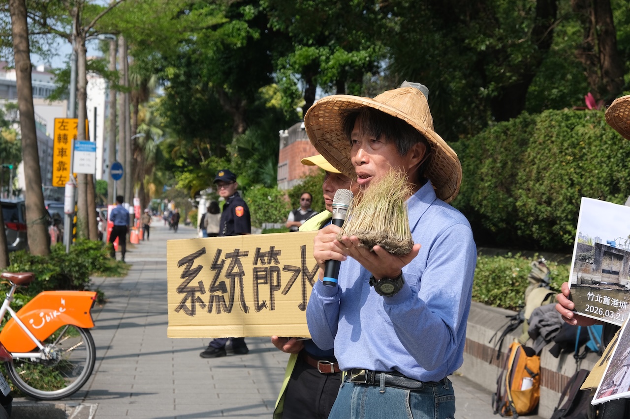 不滿農業成缺水犧牲品，頭前溪農民批政府「詐騙集團」，要求正視水資源分配不公