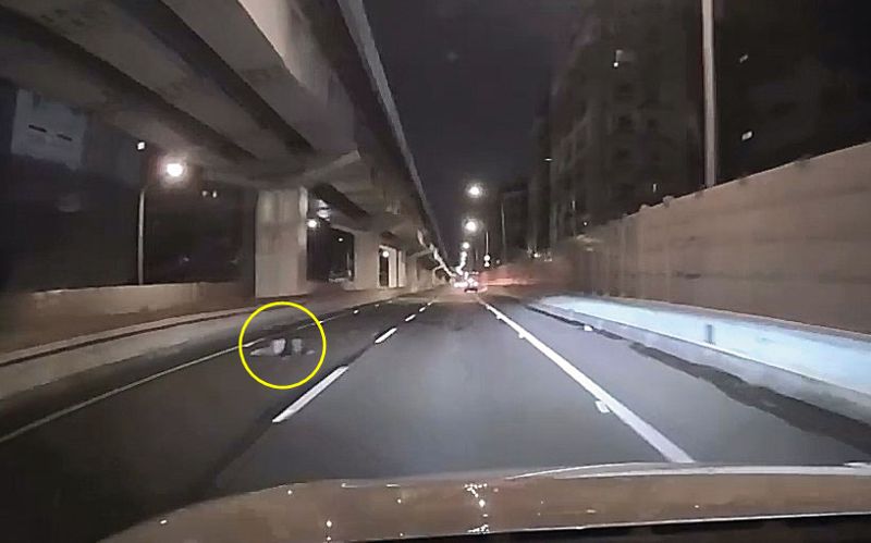 丟包害命狠運將1/行車紀錄曝狠司機惡劣行徑 丟包開車1分鐘後才報警's OG Image