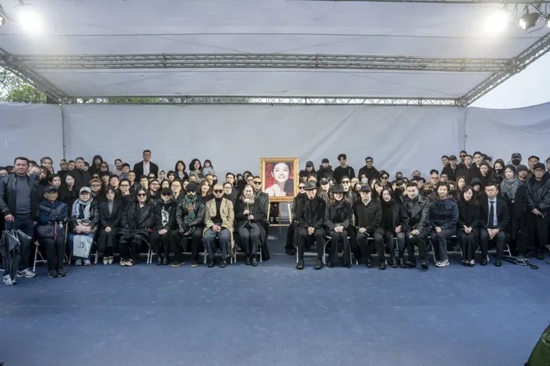 大S遺照首曝光!具俊曄為愛設計雕像「小S淚揭姊姊最後歲月」 雨中追思畫面惹淚's OG Image