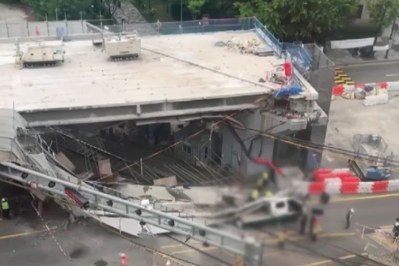 快訊/首爾高架橋拆除工程爆崩塌!鐵柱折斷變形 傳6人受傷2人受困's OG Image