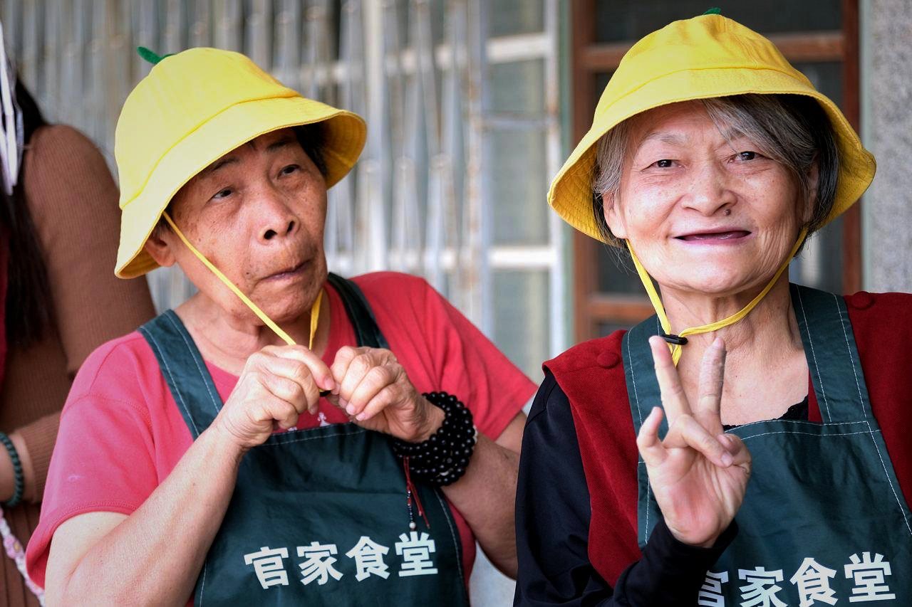 90 歲重新上班,顫抖的手也能沖咖啡,「官家食堂」的老後生活實驗's OG Image